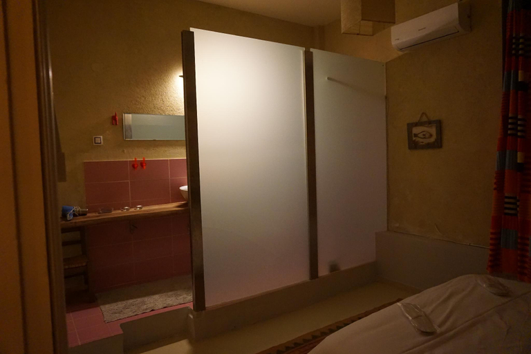Bathroom 2, studio Nick, West Greece