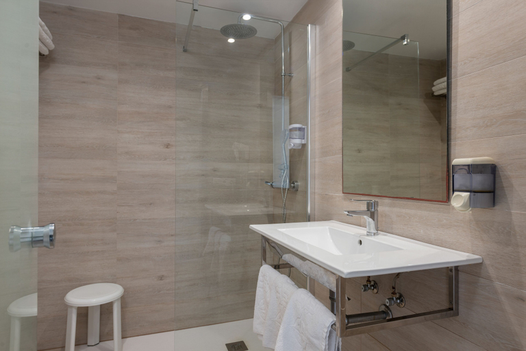 Bathroom 4, Hotel Nordeste Playa, Baleares
