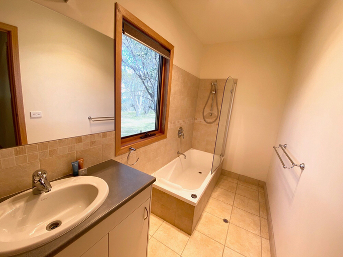 Bathroom 3, Jasandre, Alpine - East