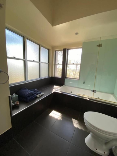 Bathroom 5, Redrock Retreat, Kingaroy