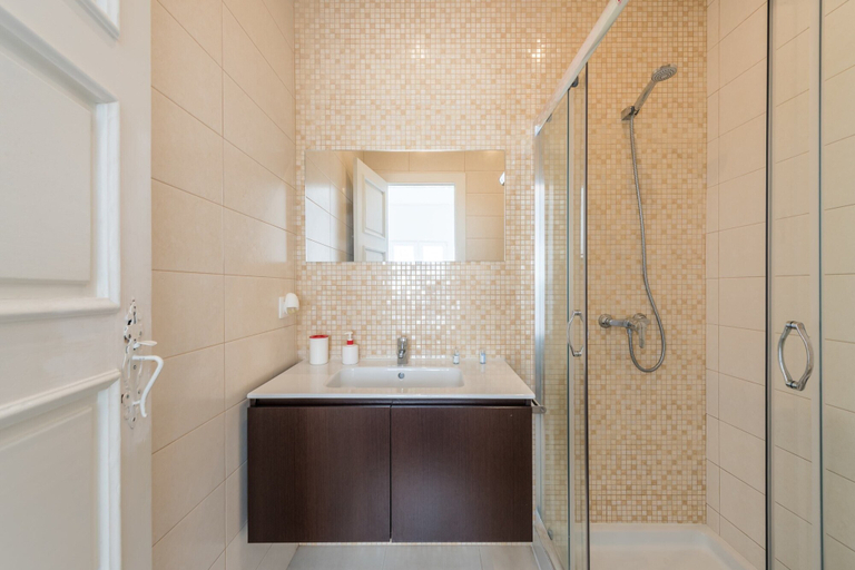 Bathroom 3, GuestReady - Spacious modern stay in Porto, Vila Nova de Gaia