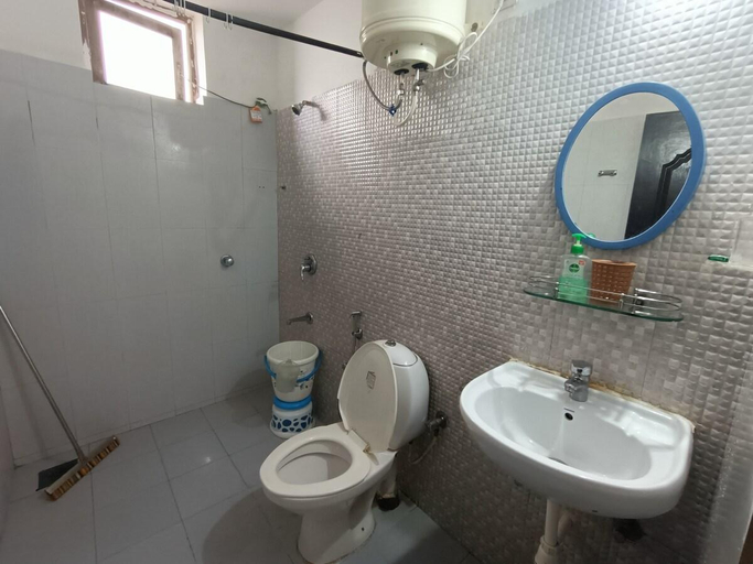 Bathroom, One BHK4 Goa Candolim Homestay AC WiFi WM BackUp, North Goa