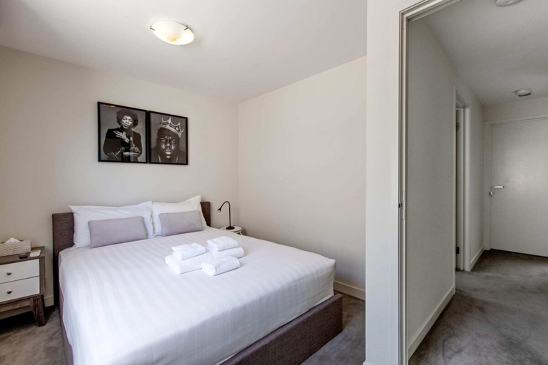 Bedroom 1, Spacious 2 Bedroom Inner City Townhouse with Private Rooftop, Melbourne