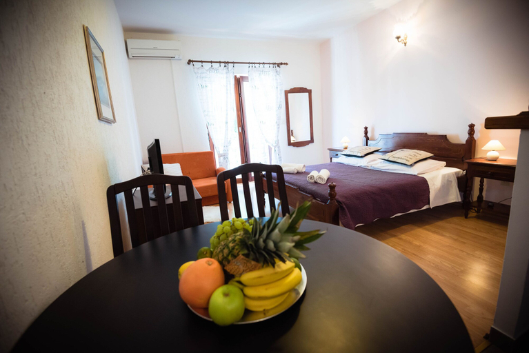 Bedroom 1, Sisi Studio Apartment, Šibenik