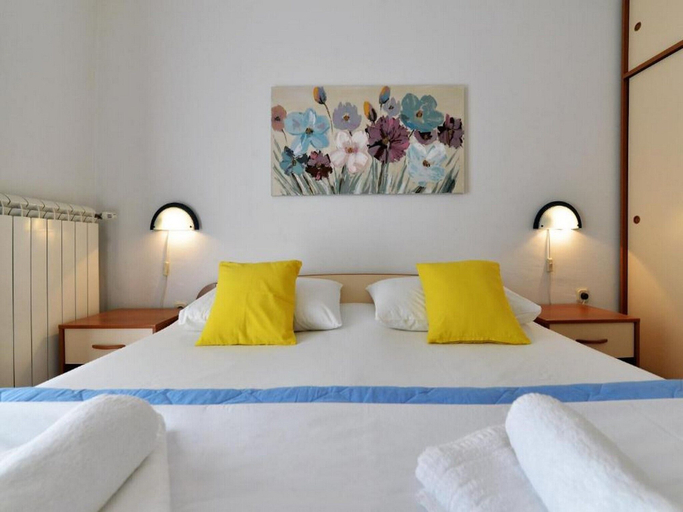 Bedroom 2, Apartments Divna, Murter