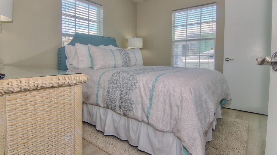 Bedroom 2, Key Lime Cottage by Teeming Vacation Rentals, Pinellas
