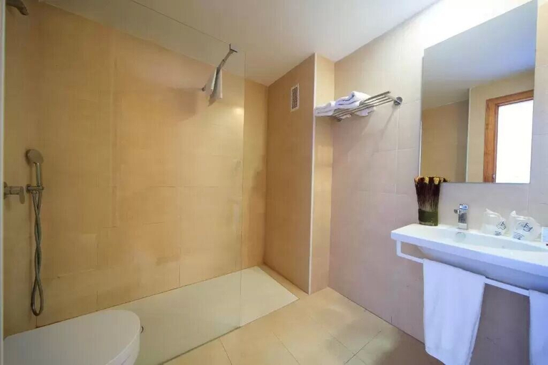 Bathroom 5, Maracaibo, Baleares