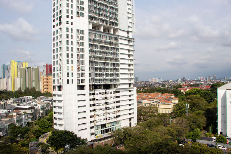 Exterior & Views 2, Elegant and Comfy 2BR Apartment at Springhill Terrace Residence By Travelio, Central Jakarta