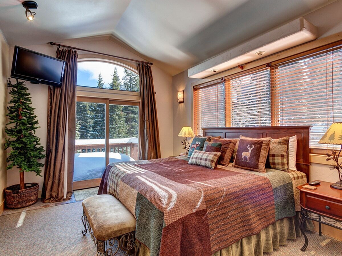 Bedroom 1, Alpine Vista, Summit