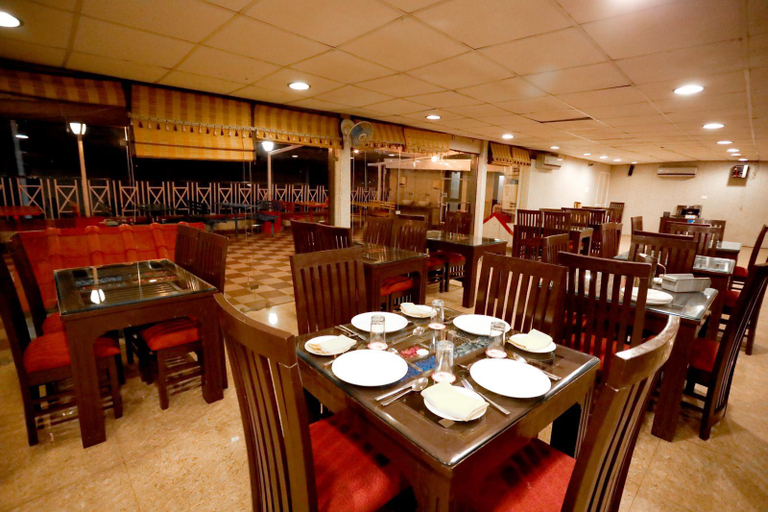Food & Drinks 4, Calux Hill Queen (Formerly Amara at Mall Road with Free Parking), Dehradun