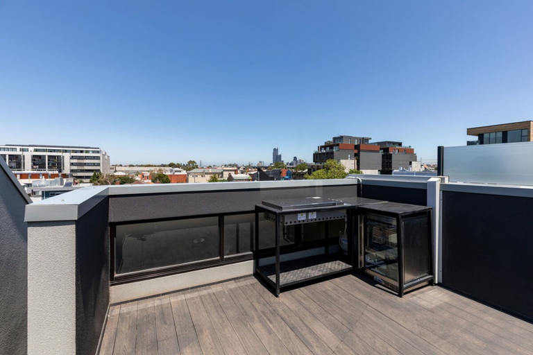 Others 4, Spacious 2 Bedroom Inner City Townhouse with Private Rooftop, Melbourne