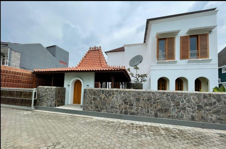 Griyo Kulo Lembang (family villa ), Bandung