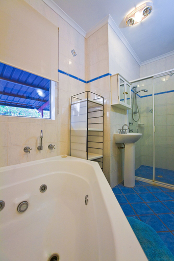 Bathroom 3, 10 Tautog Street, Exmouth