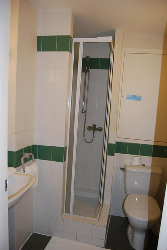 Bathroom 3, Le Terminus des Pelerins, Lot