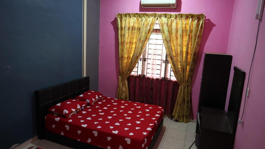 Bedroom 2, Family Homestay with 3 comfortable bedroom, Kluang