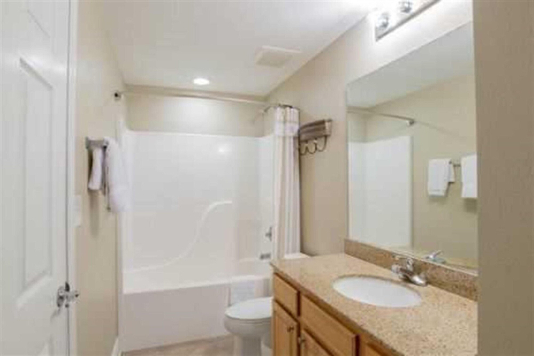 Bathroom 5, Crystal Tower 1506, Baldwin