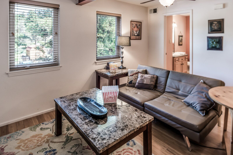 Others 1, El Tigre - One Bedroom Cabin, Lincoln
