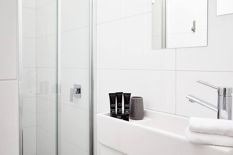 Others 5, Hoddle_8 · Studio With Aircon Near Cbd, Epworth & Eateries, Melbourne