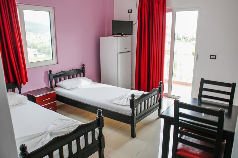 Bedroom 2, Hotel New Crystal with Private Beach, Sarandës