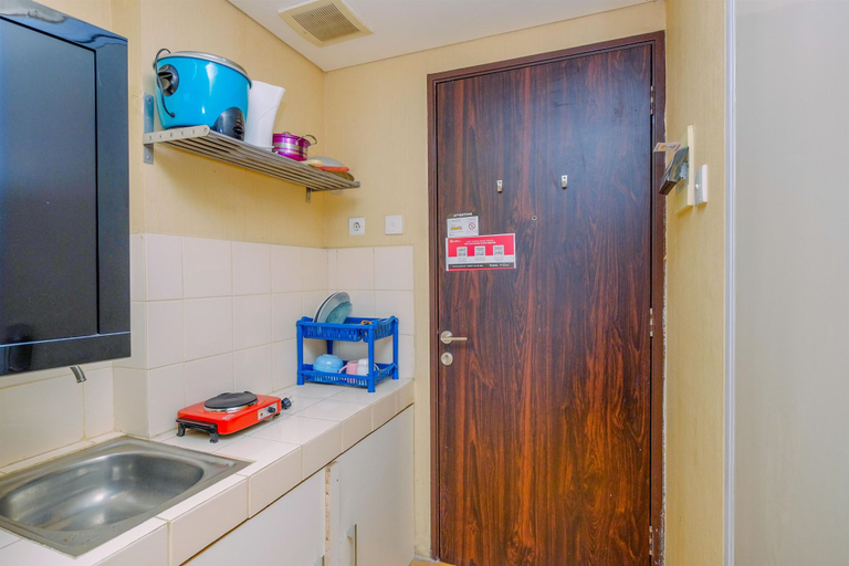 Others 2, Comfort and Tidy Studio Apartment Serpong Greenview By Travelio, Tangerang Selatan