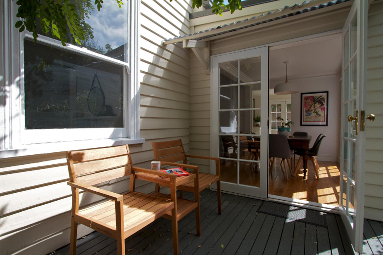 Others 2, Strahan House, sleeps 9, Garden, Netflix, Wifi, Hobart