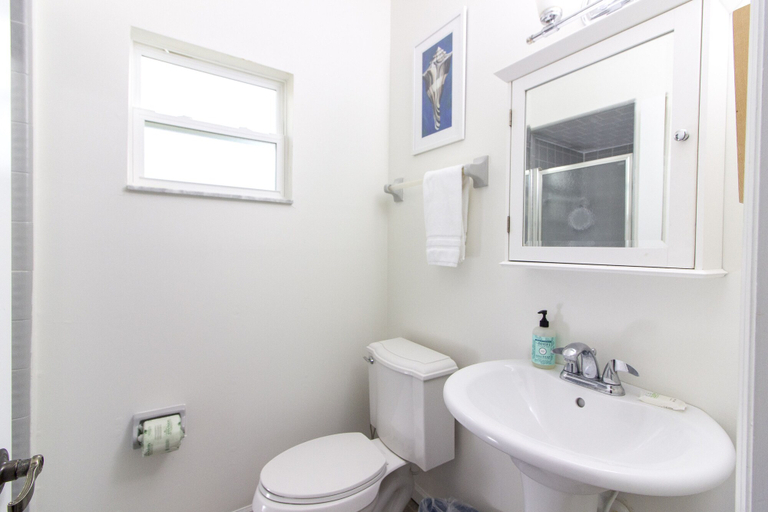 Bathroom 3, Seaside Bungalow by Distinctive Beach Rentals, Saint Johns