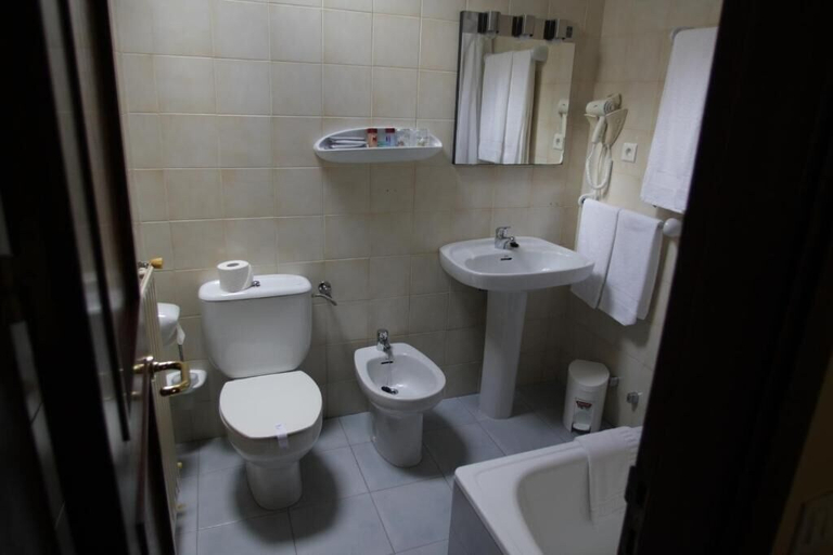 Bathroom 3, La Casona de Mestas, Asturias