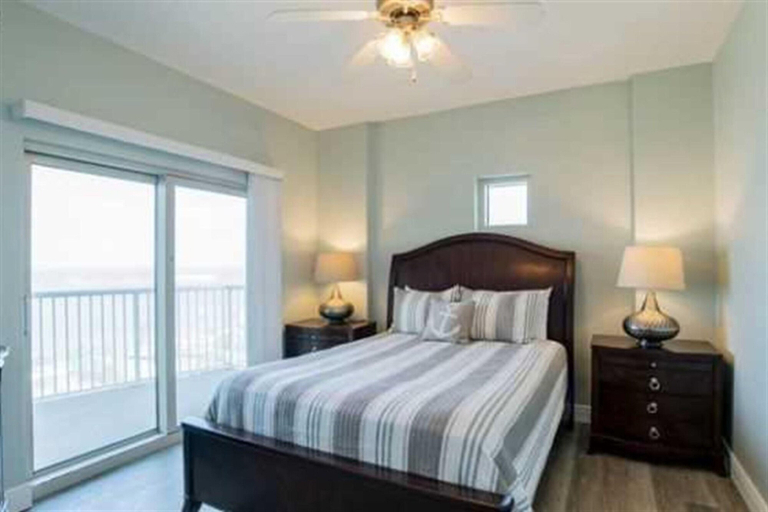 Bedroom, Crystal Tower 1506, Baldwin