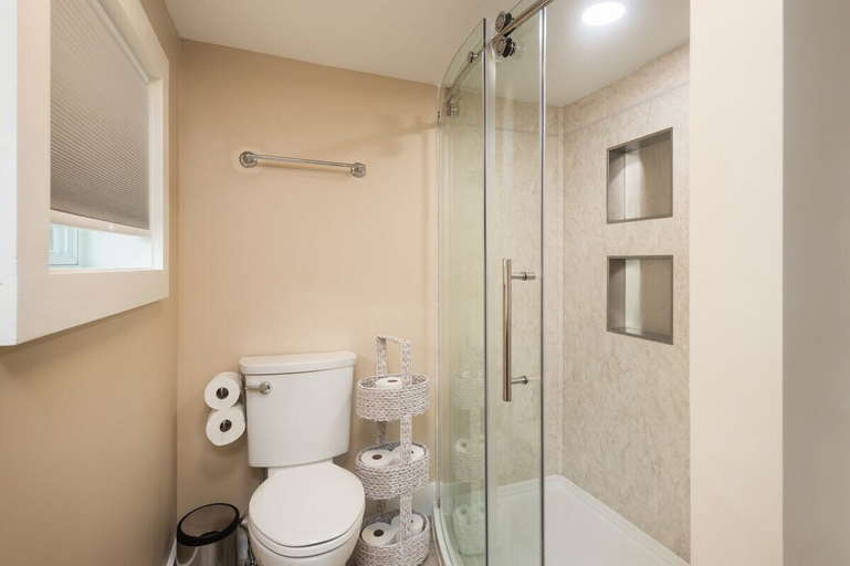 Bathroom 3, Lake Winona- WF - 362, Belknap
