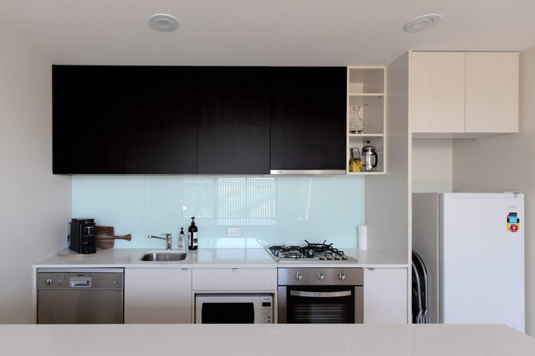 Others 5, Spacious 2 Bedroom Inner City Townhouse with Private Rooftop, Melbourne