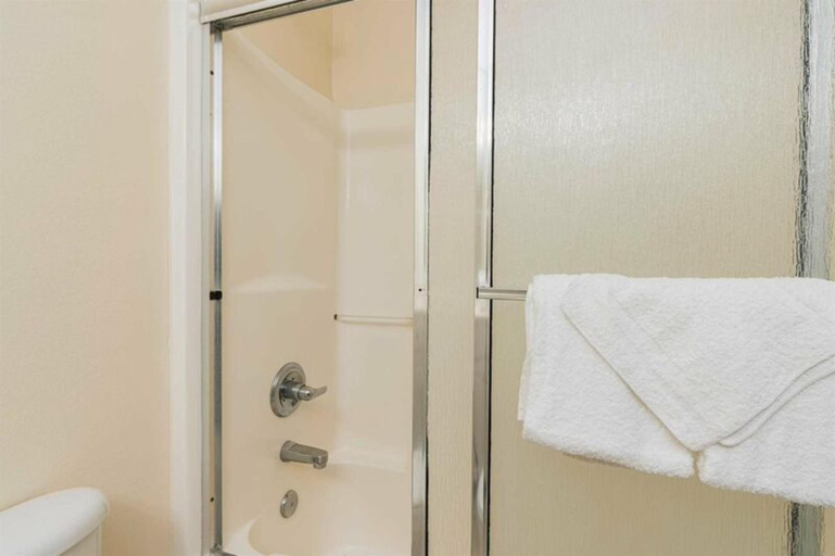 Bathroom 4, Beach Castle E by Meyer Vacation Rentals, Baldwin