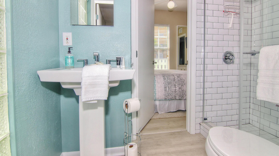 Bathroom 3, Key Lime Cottage by Teeming Vacation Rentals, Pinellas