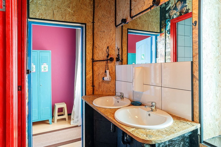 Bathroom 5, United Colors Hostel, Gur'evskiy rayon