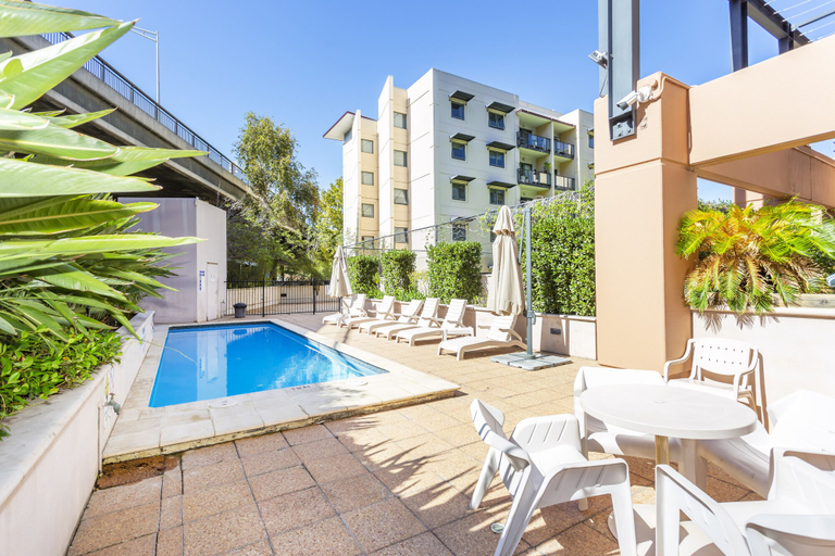 Sport & Beauty 2, Nesuto Mounts Bay Perth Apartment Hotel, Perth
