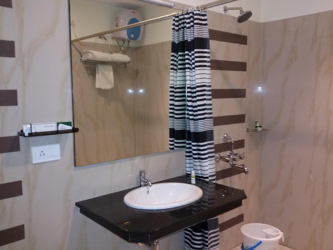 Bathroom 2, Hotel Somisetty Landmark, East Godavari
