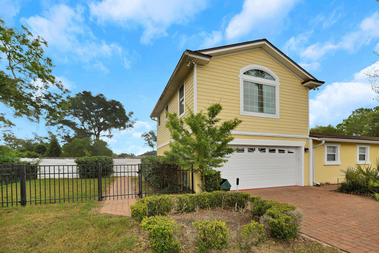 Exterior & Views, Sunshine Hideaway - Large Studio - Pet Friendly, Duval