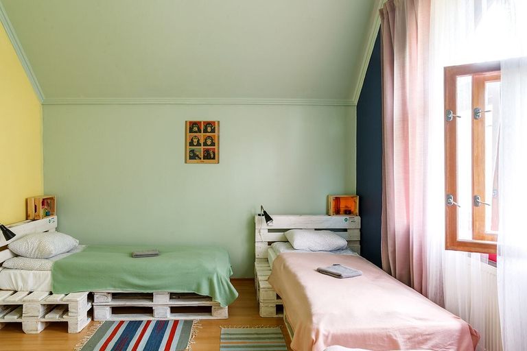 Bedroom 4, United Colors Hostel, Gur'evskiy rayon