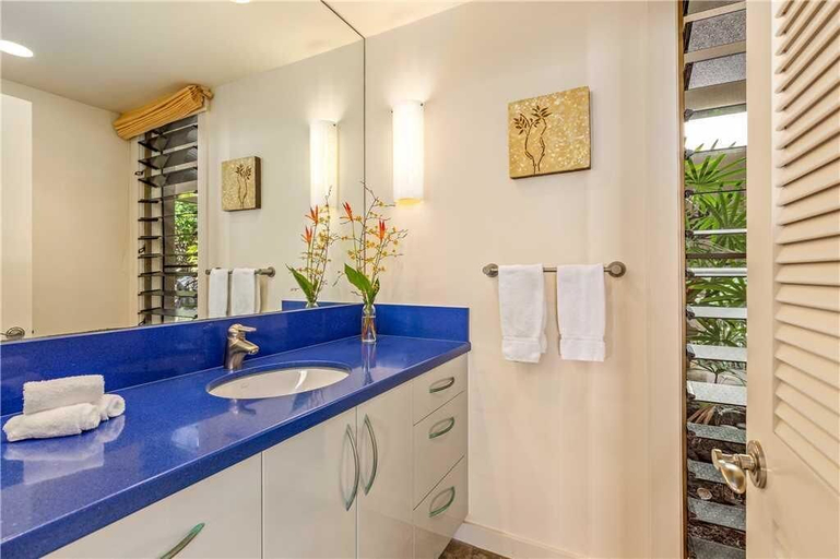 Bathroom 5, Waterfall House 4 Bedroom Home, Hawaii