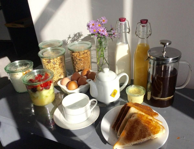 Food & Drinks 4, Duporth Guest House, Cornwall