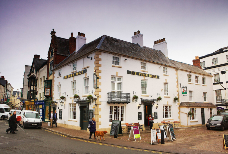 Exterior & Views