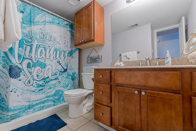 Bathroom, Octopus Gardens Private Boardwalk to the Beach, Galveston