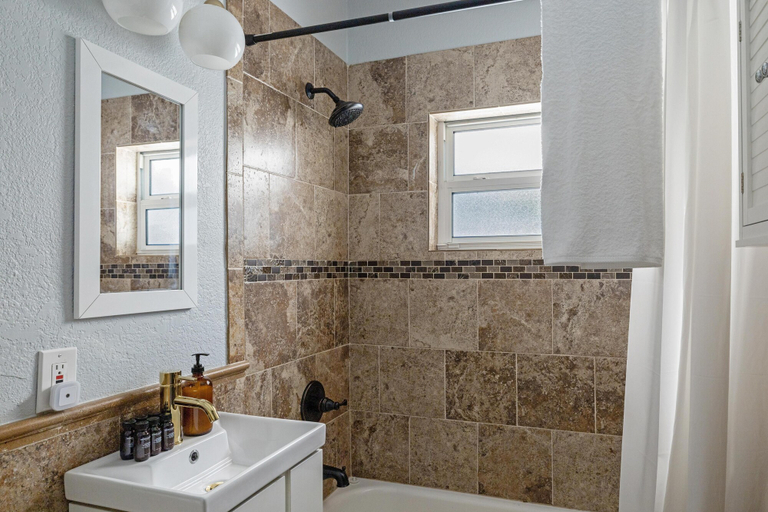 Bathroom 5, NE 17th Terrace - Tidal, Broward