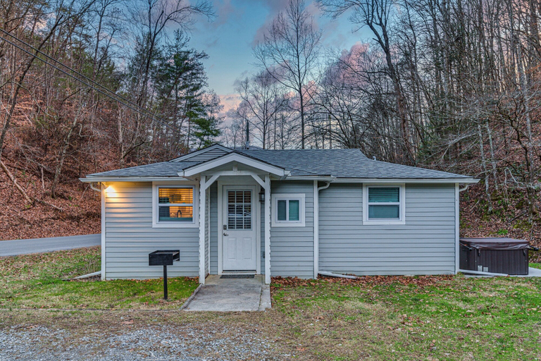 Exterior & Views, Mountain Modern Getaway Hot Tub and Arcade Games, Sevier