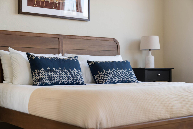 Bedroom 4, Old Redwood - Fiano, Sonoma