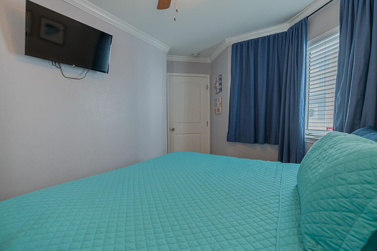 Bedroom 2, Octopus Gardens Private Boardwalk to the Beach, Galveston