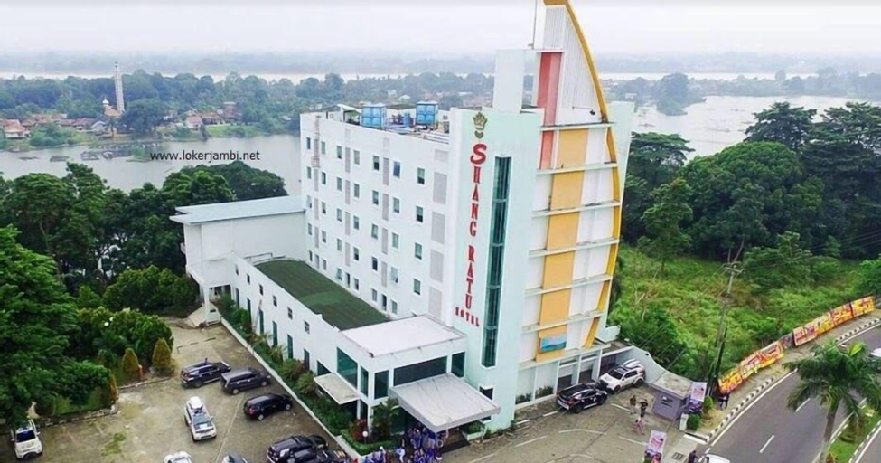 Exterior & Views 6