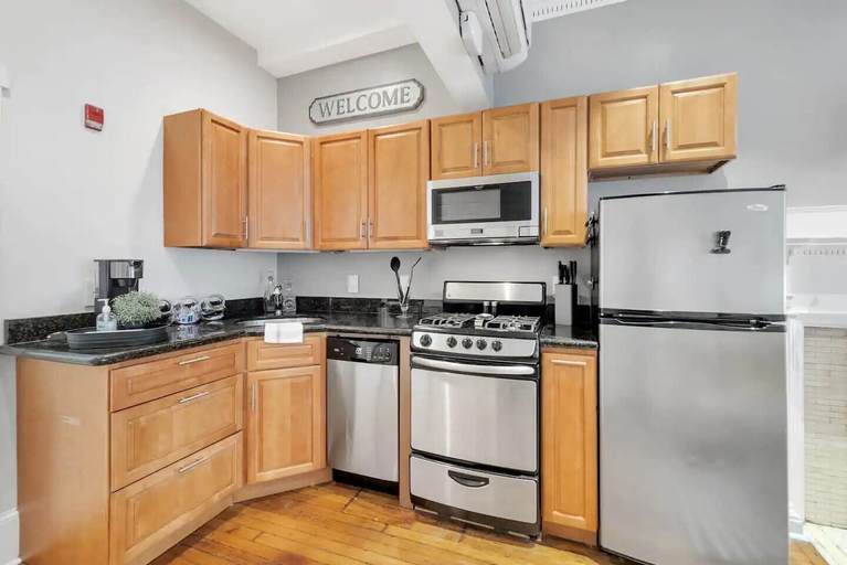 Others 3, Comfy and Cozy Rittenhouse Retreat, Philadelphia