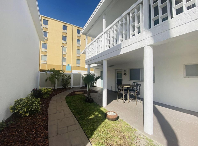 Exterior & Views 2, Studio With Full bed Near the Beach!!, Brevard
