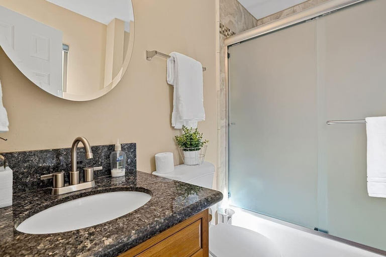 Bathroom 4, W Sherwood Rd NT 44 Serenity, San Bernardino