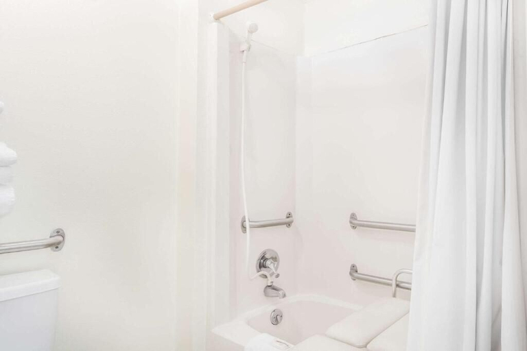 Bathroom 4, Corbin Inn, Laurel
